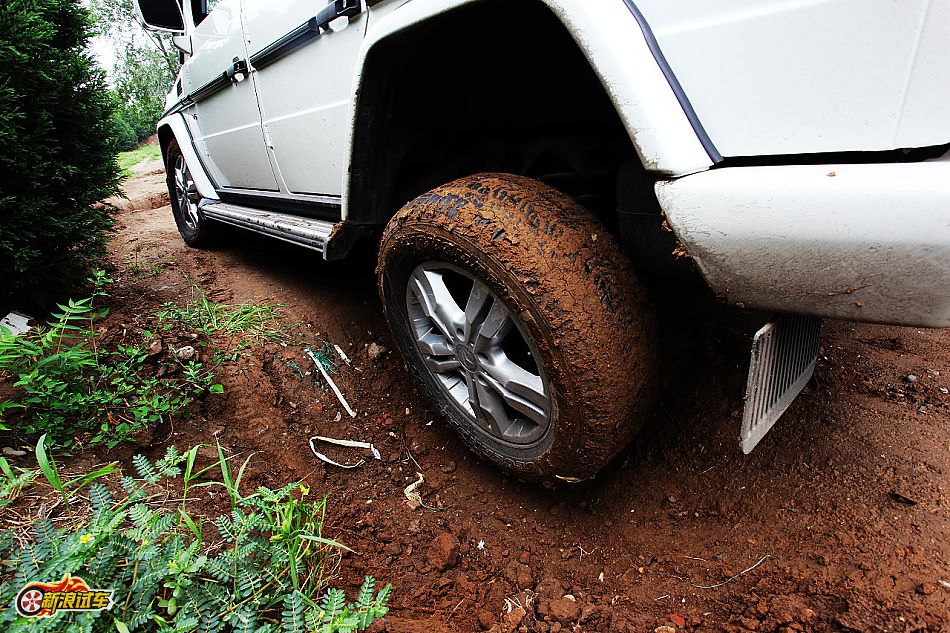 奔驰G500外观图片