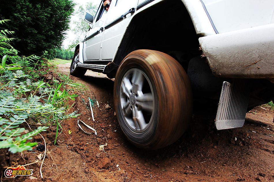 奔驰G500外观图片