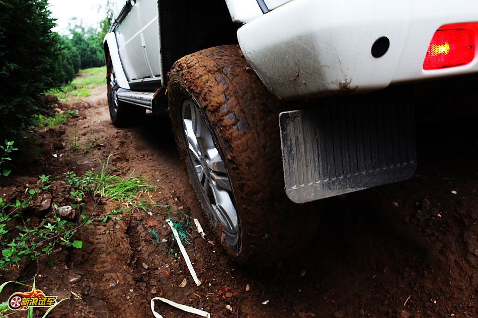 奔驰G500外观图片