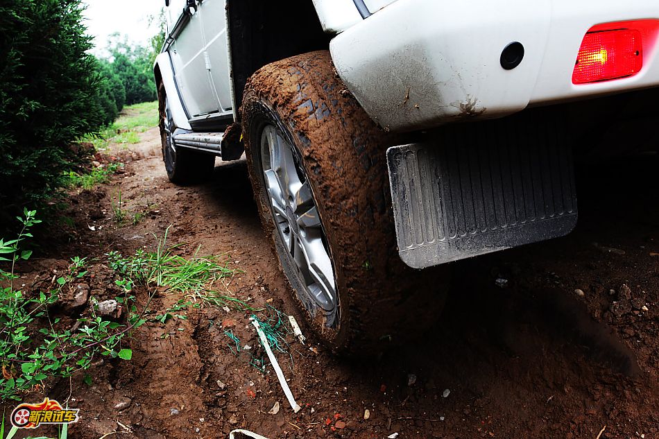 奔驰G500外观图片