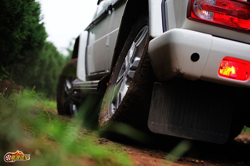 奔驰G500外观图片