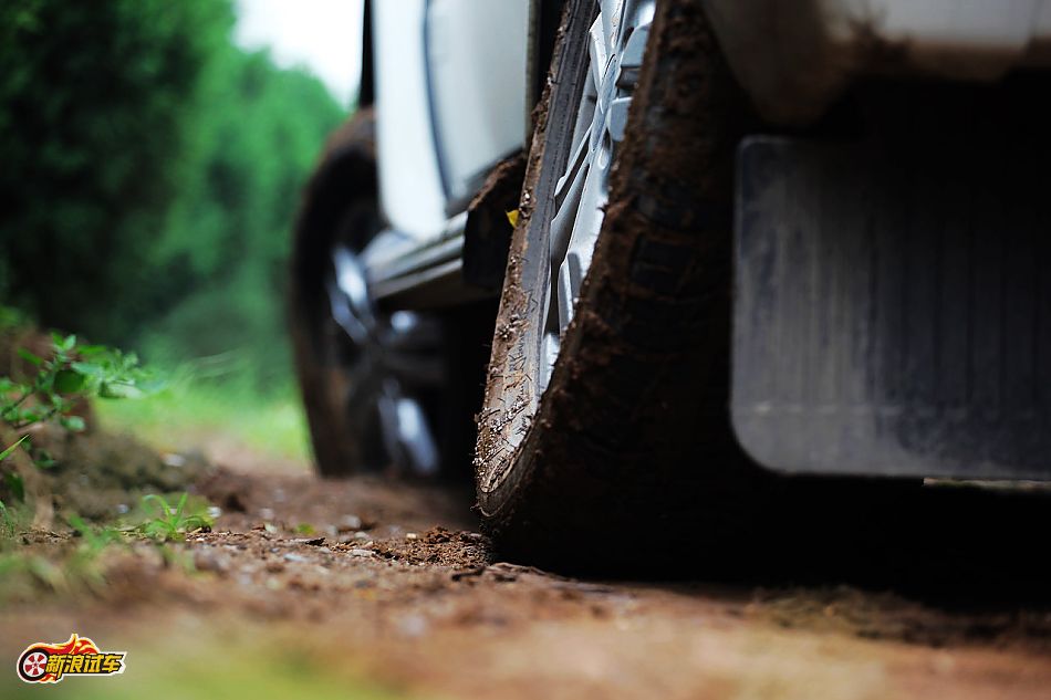 奔驰G500外观图片