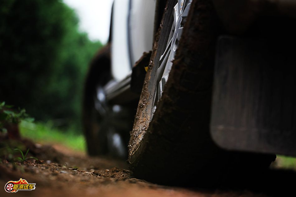 奔驰G500外观图片