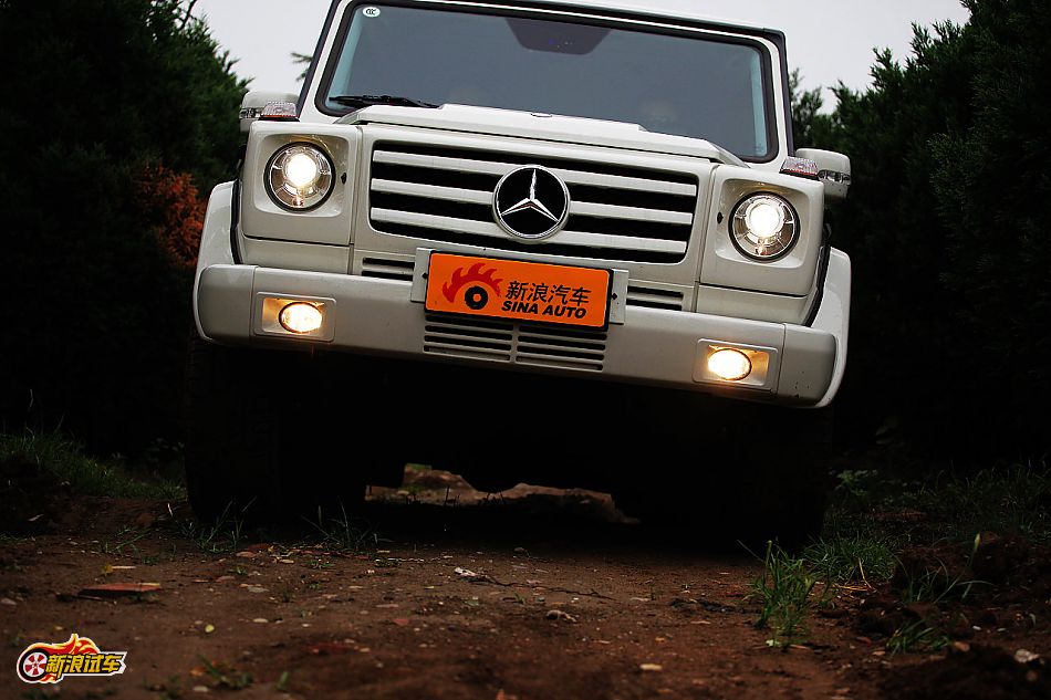奔驰G500外观图片