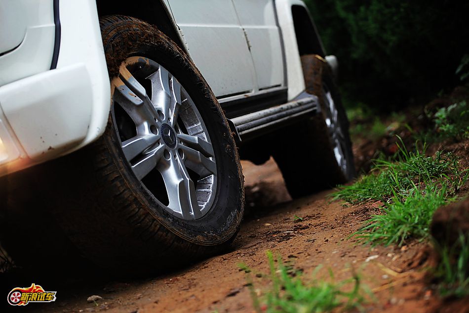 奔驰G500外观图片