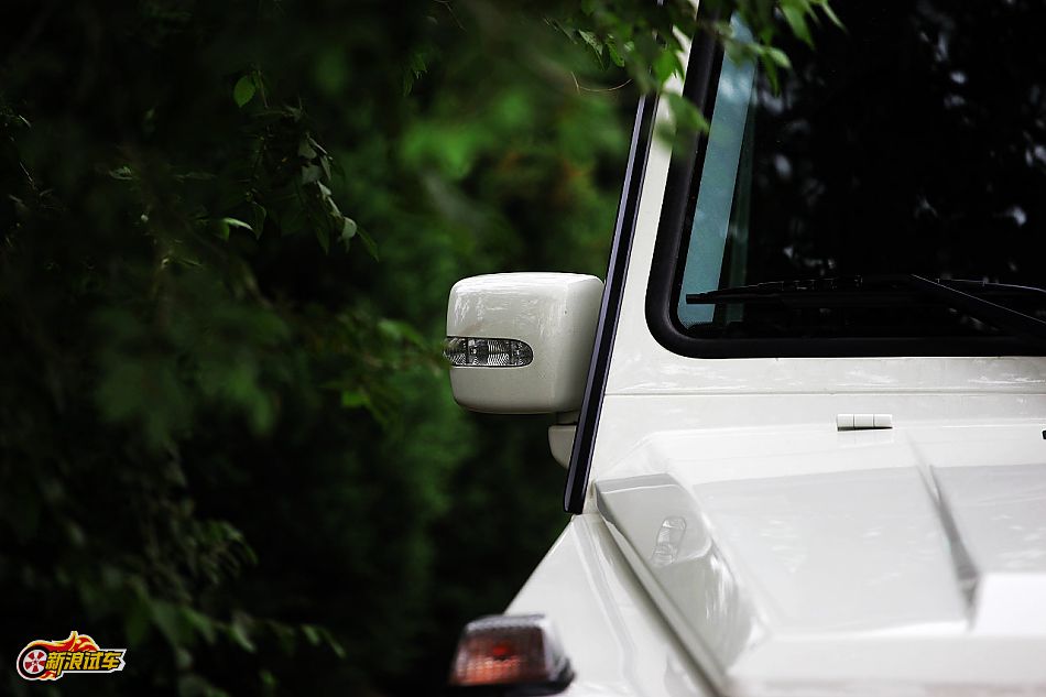 奔驰G500外观图片