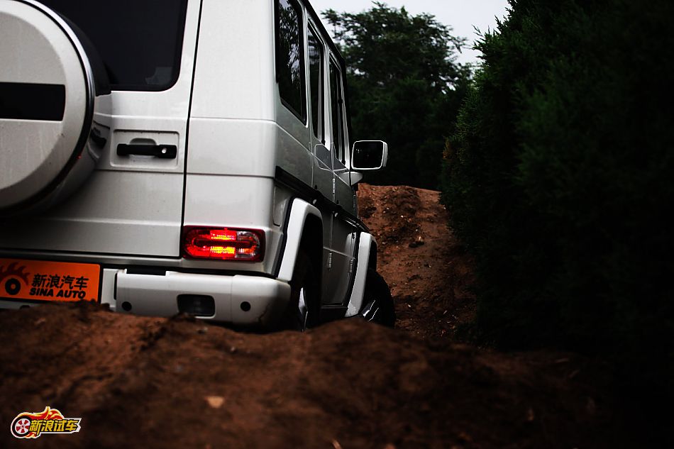 奔驰G500外观图片