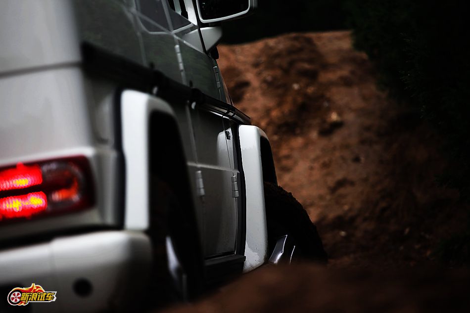 奔驰G500外观图片