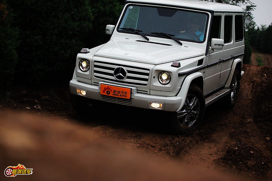 奔驰G500外观图片