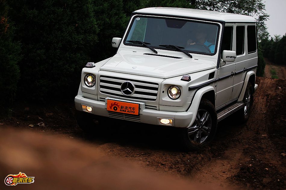 奔驰G500外观图片