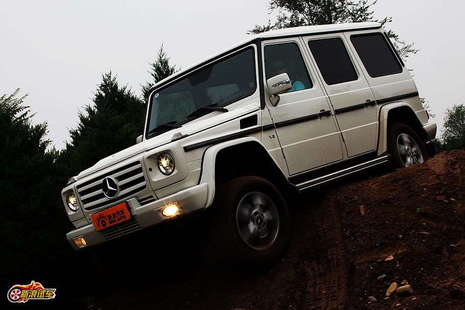 奔驰G500外观图片