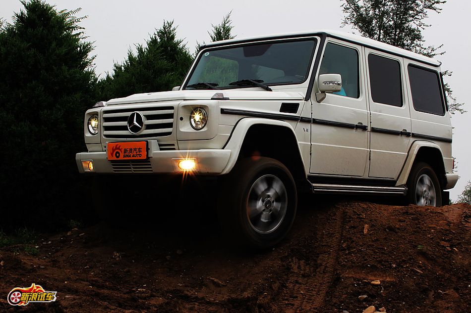 奔驰G500外观图片