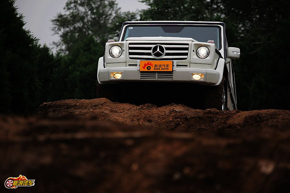 奔驰G500外观图片