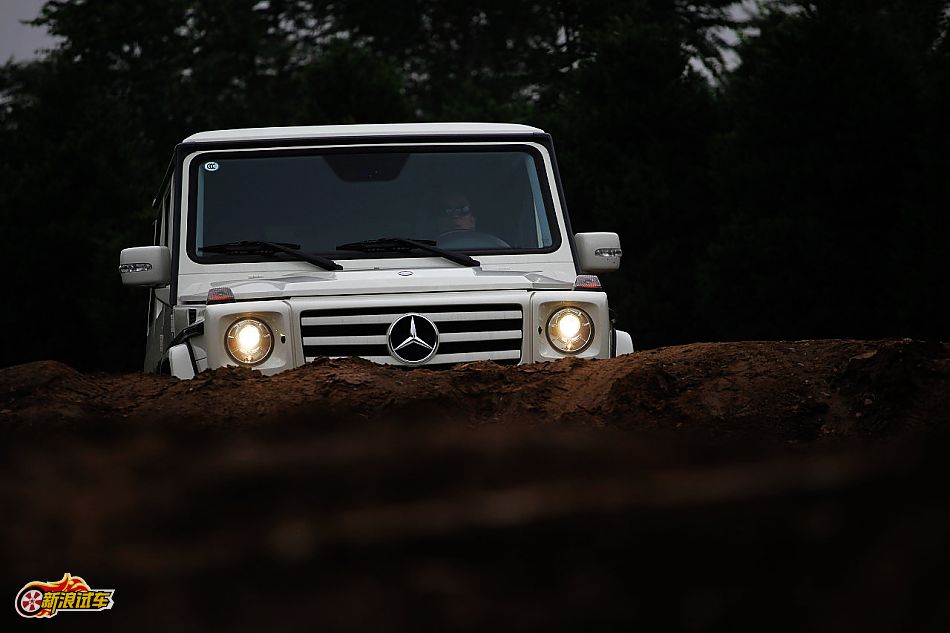 奔驰G500外观图片