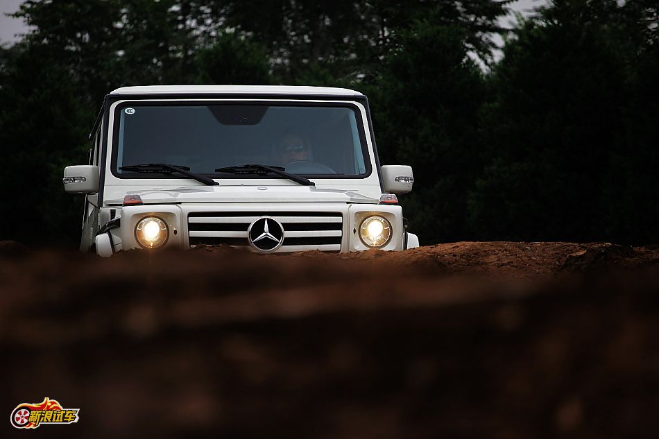 奔驰G500外观图片