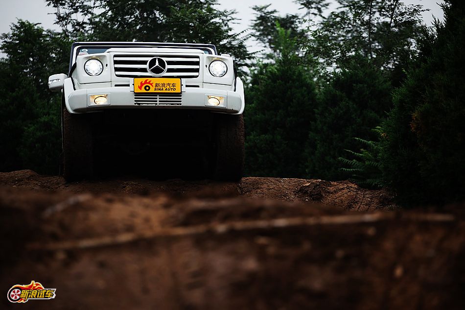 奔驰G500外观图片