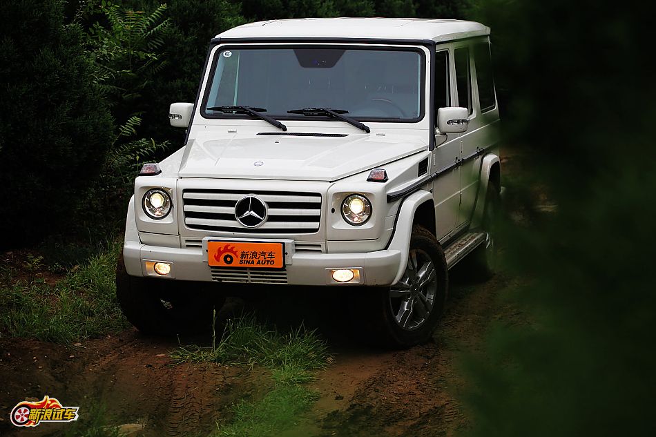 奔驰G500外观图片