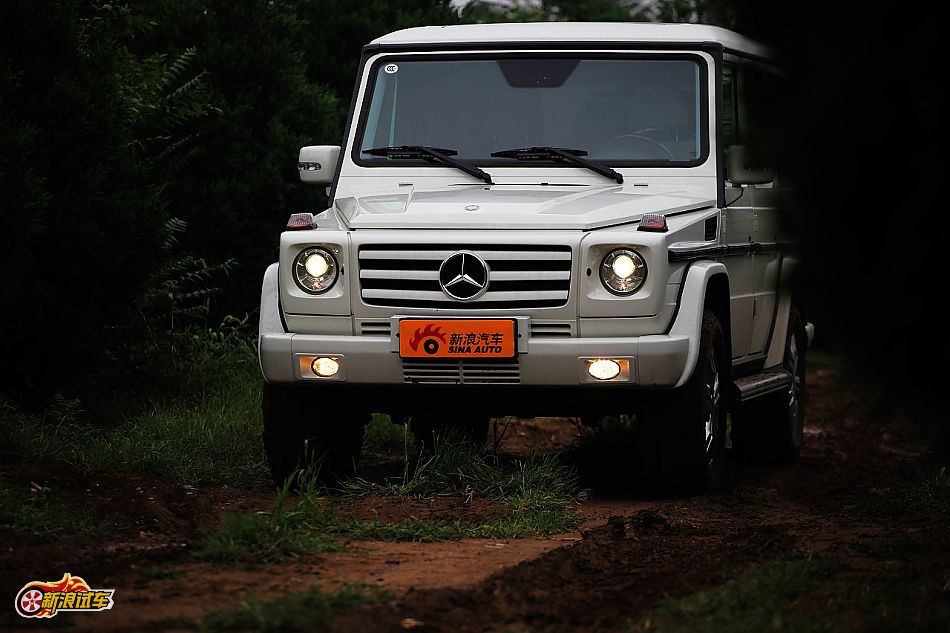 奔驰G500外观图片