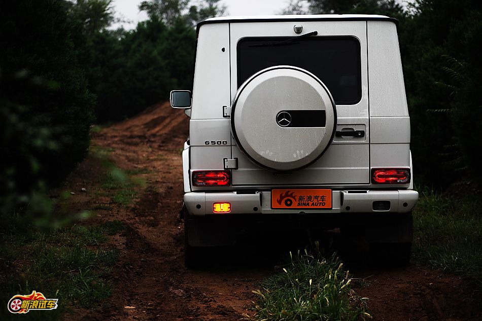 奔驰G500外观图片