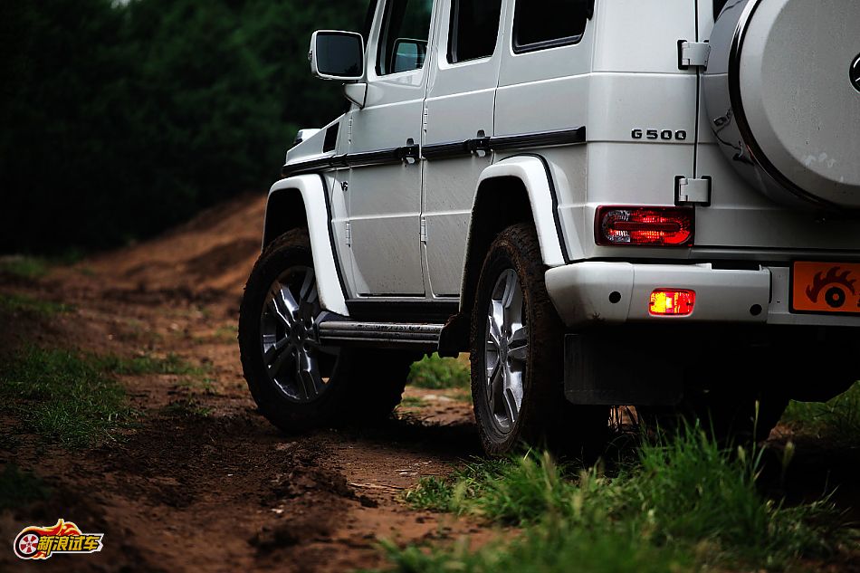 奔驰G500外观图片