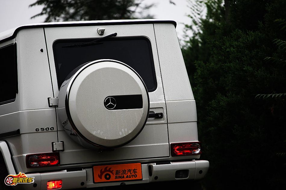 奔驰G500外观图片