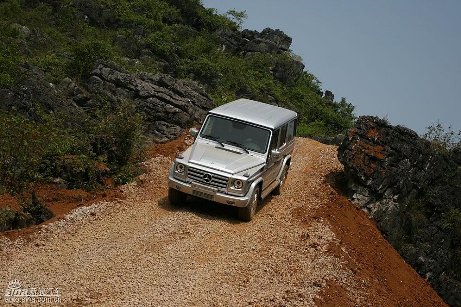 奔驰G500爬坡