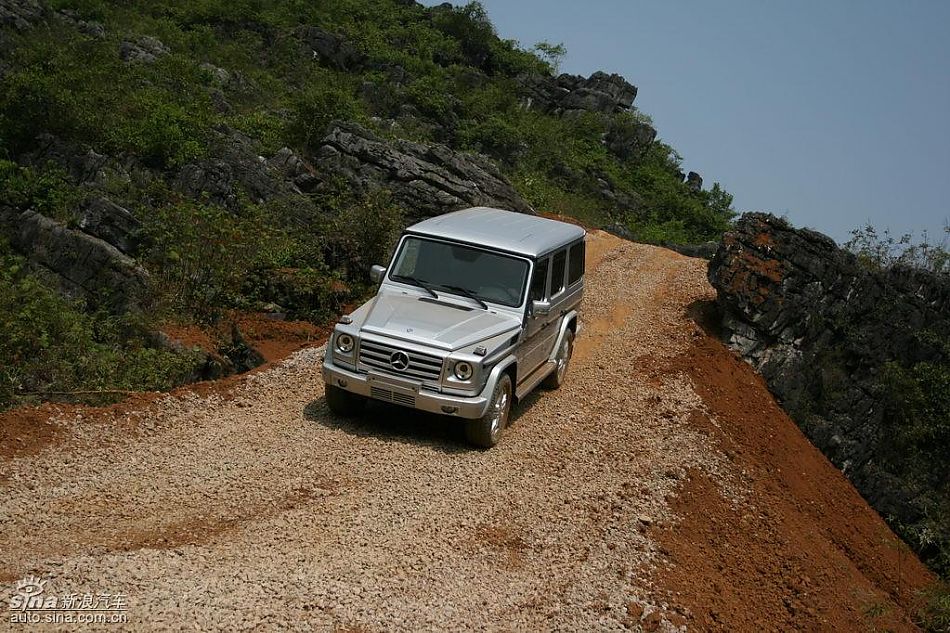 奔驰G500爬坡