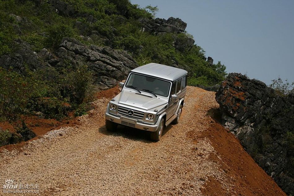 奔驰G500爬坡
