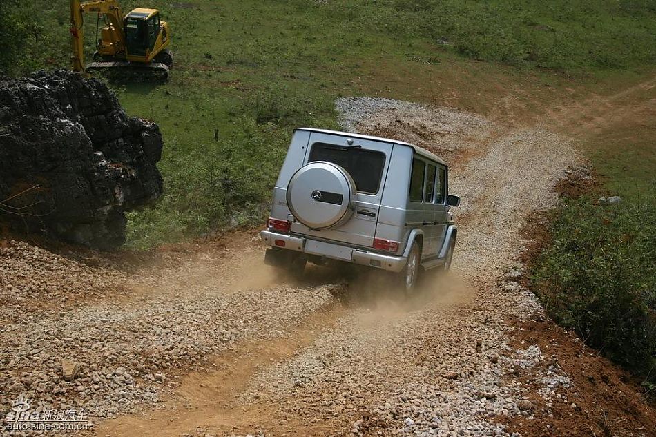 奔驰G500爬坡