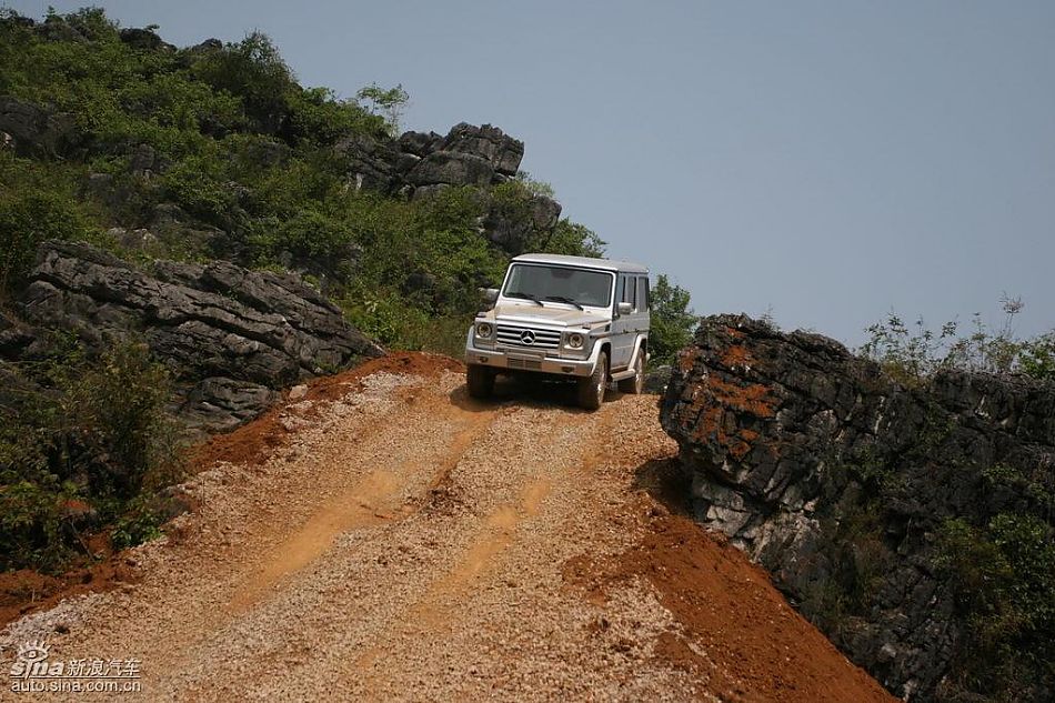 奔驰G500爬坡