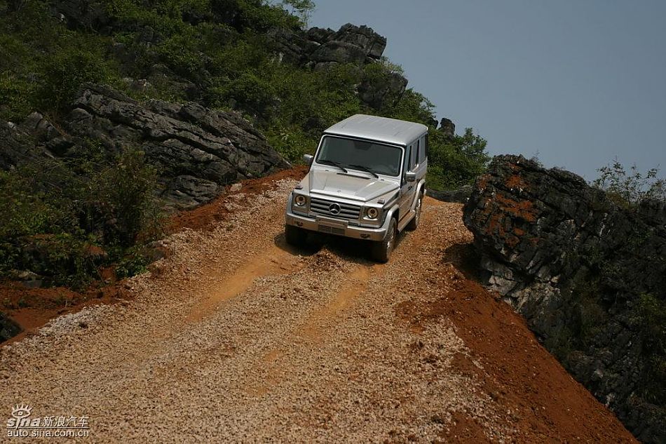 奔驰G500爬坡