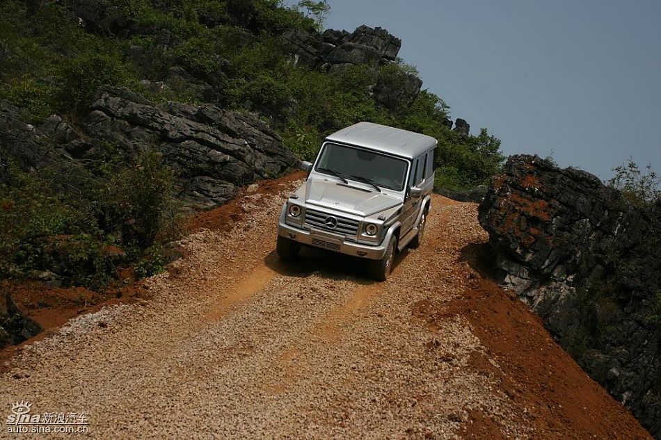 奔驰G500爬坡