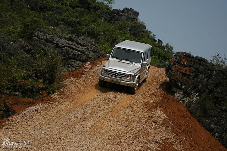 奔驰G500爬坡