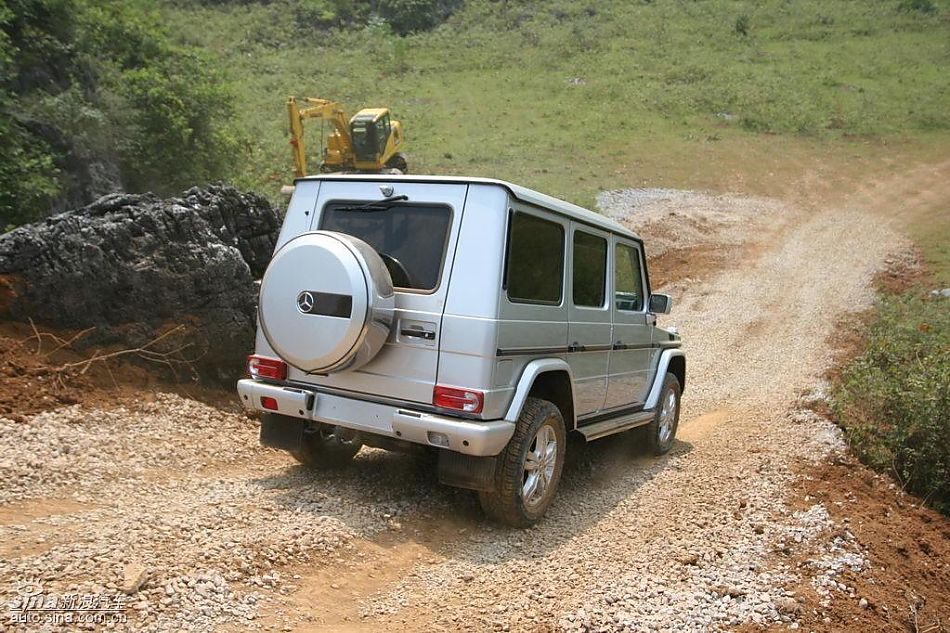 奔驰G500爬坡