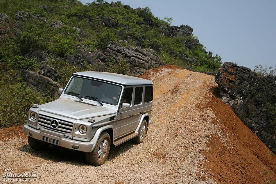 奔驰G500爬坡