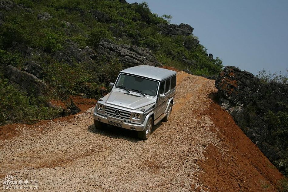 奔驰G500爬坡