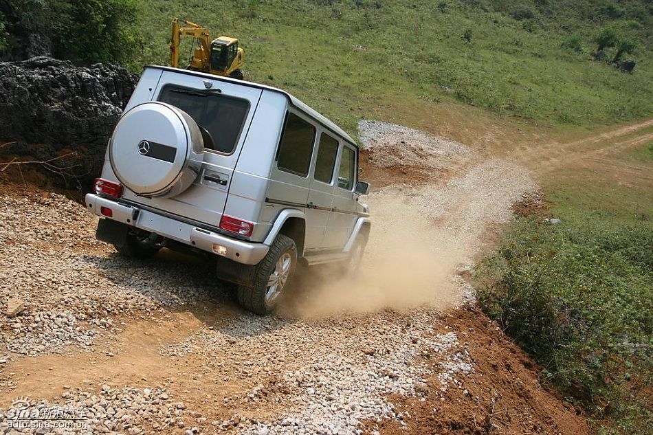 奔驰G500爬坡