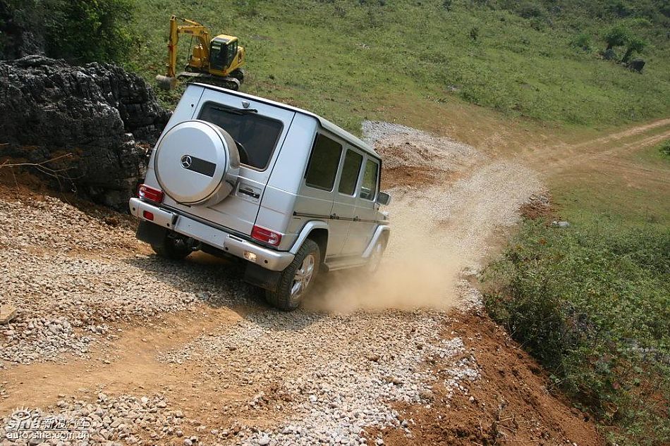 奔驰G500爬坡