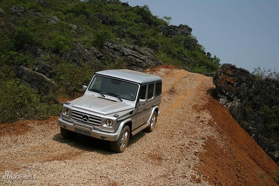 奔驰G500爬坡