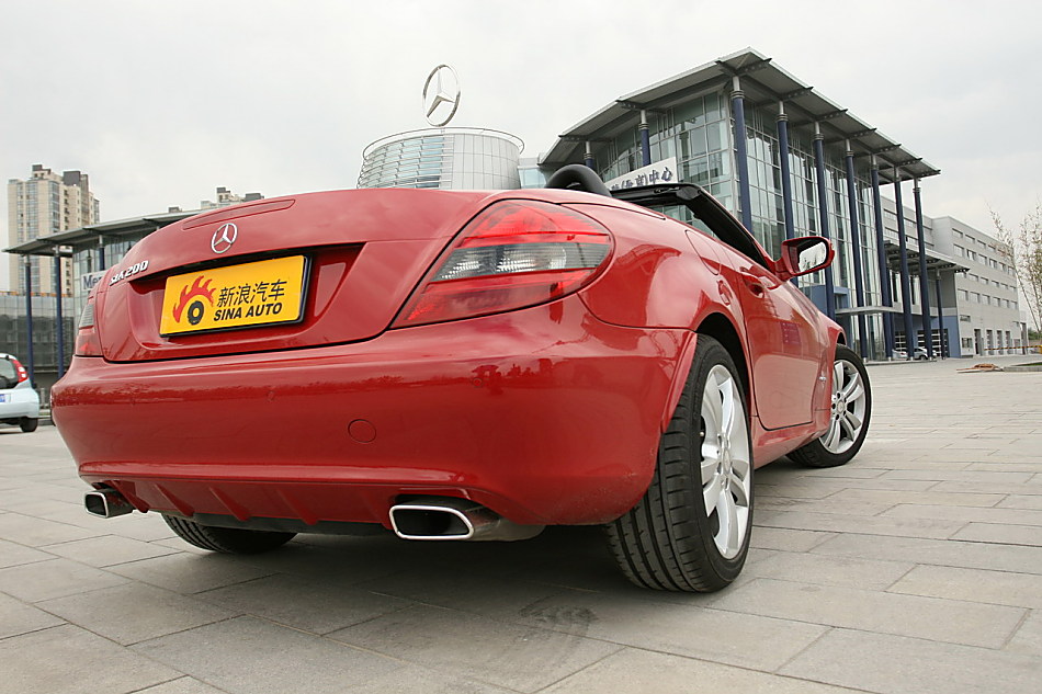 梅赛德斯-奔驰SLK200外观图片
