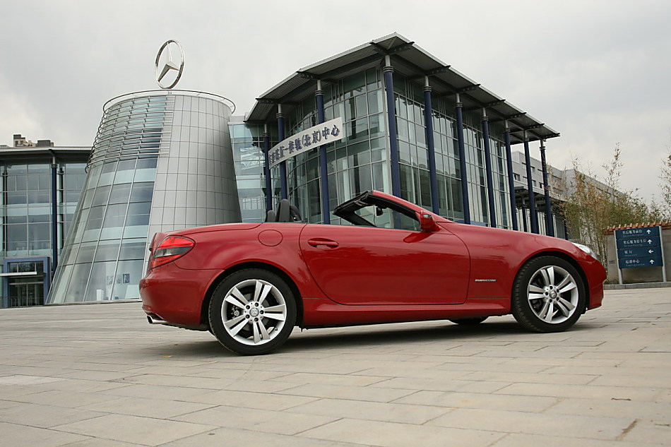 梅赛德斯-奔驰SLK200外观图片