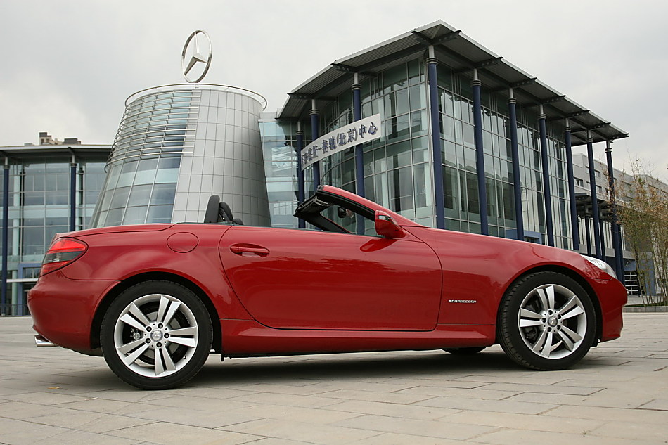 梅赛德斯-奔驰SLK200外观图片