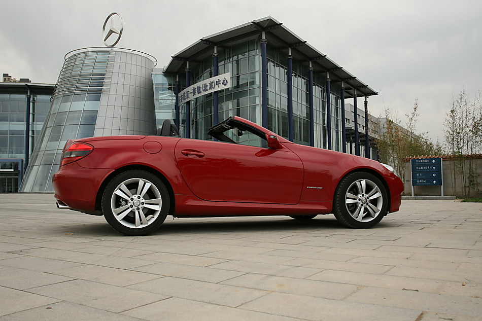 梅赛德斯-奔驰SLK200外观图片