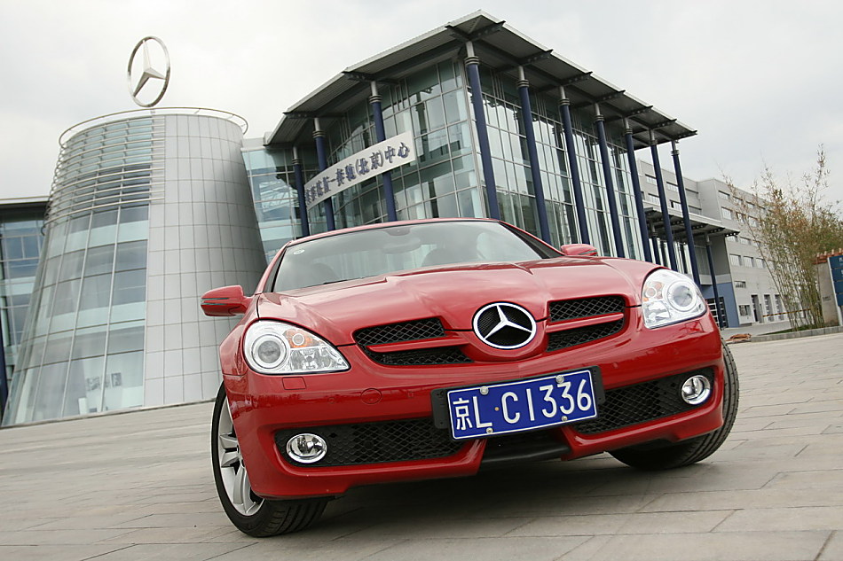 梅赛德斯-奔驰SLK200外观图片