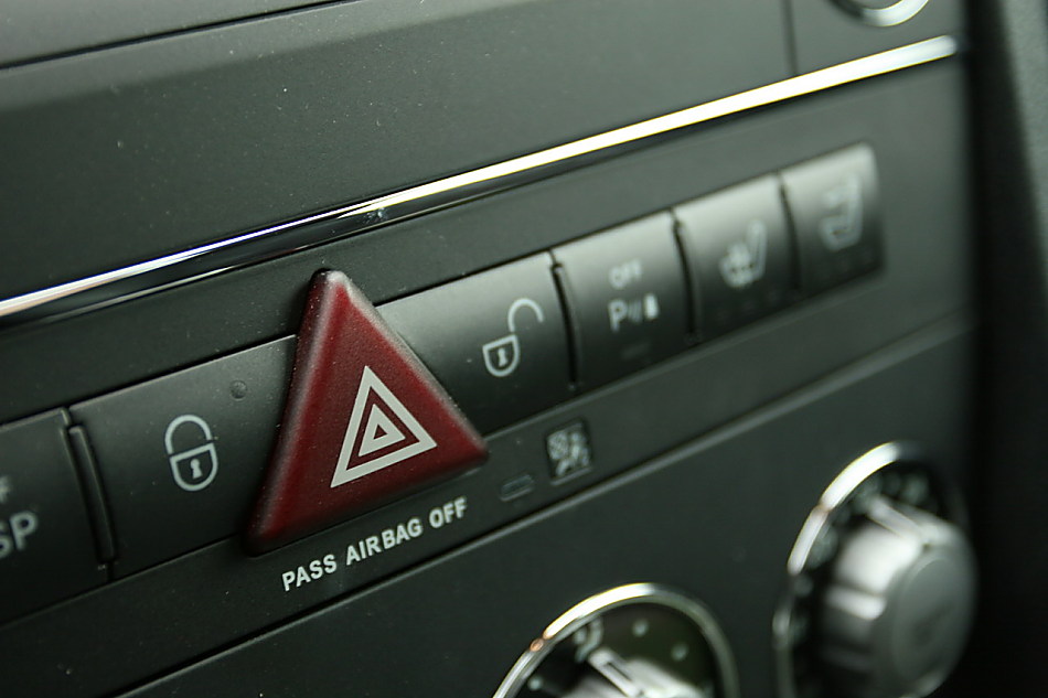 梅赛德斯-奔驰SLK200内饰图片