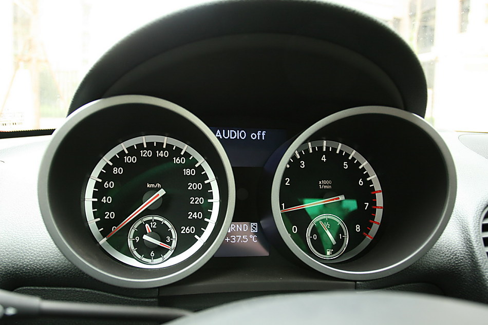 梅赛德斯-奔驰SLK200内饰图片