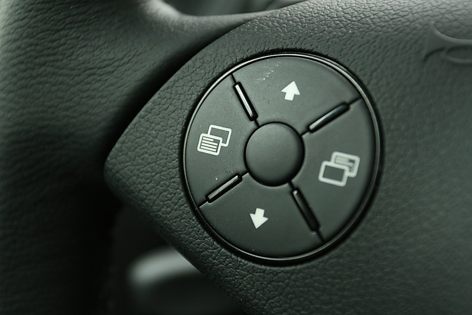 梅赛德斯-奔驰SLK200内饰图片