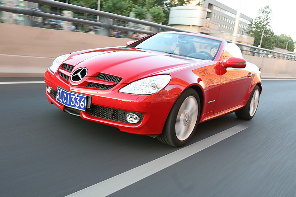 梅赛德斯-奔驰SLK200动态外观图片