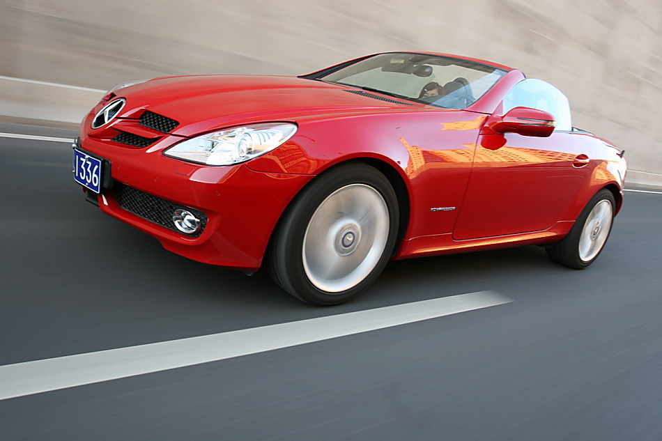 梅赛德斯-奔驰SLK200动态外观图片