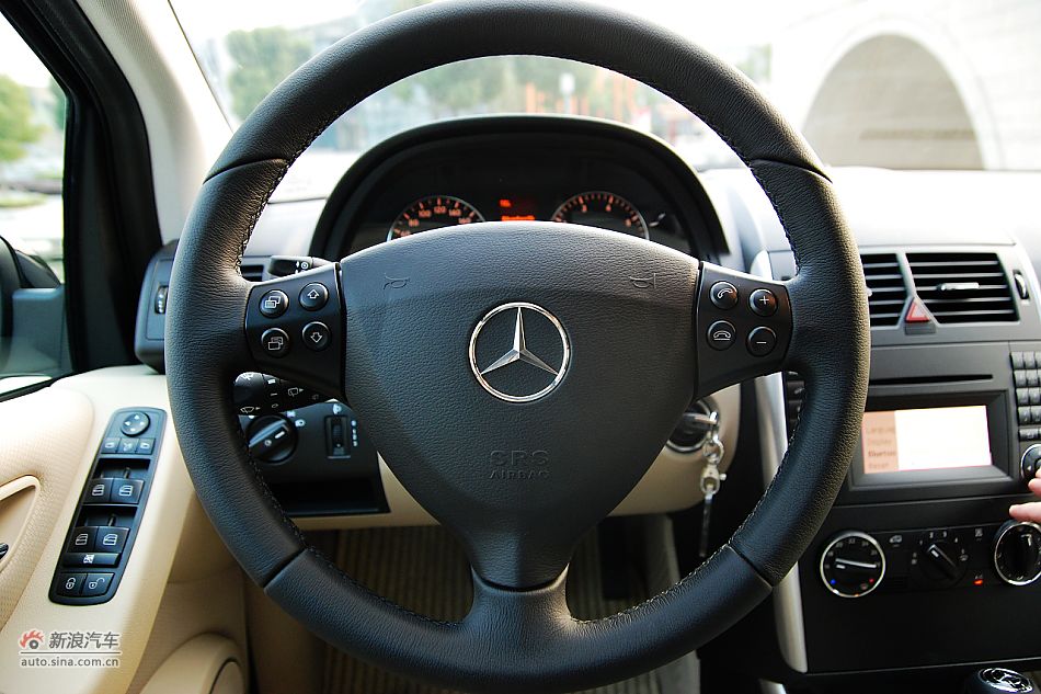 奔驰A级方向盘